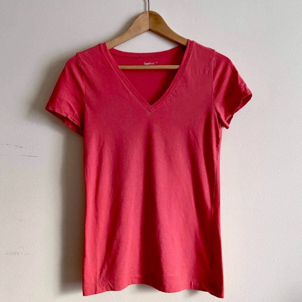GAP V-Neck Tee Pure Body in Size a Medium
